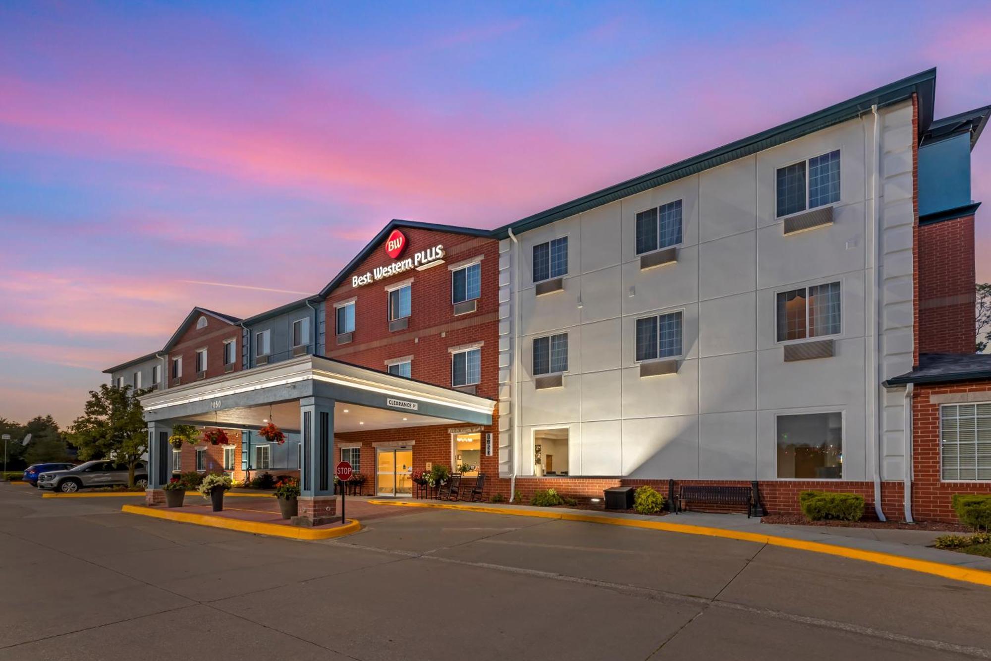 Best Western Plus Des Moines West Inn & Suites Clive Exteriér fotografie